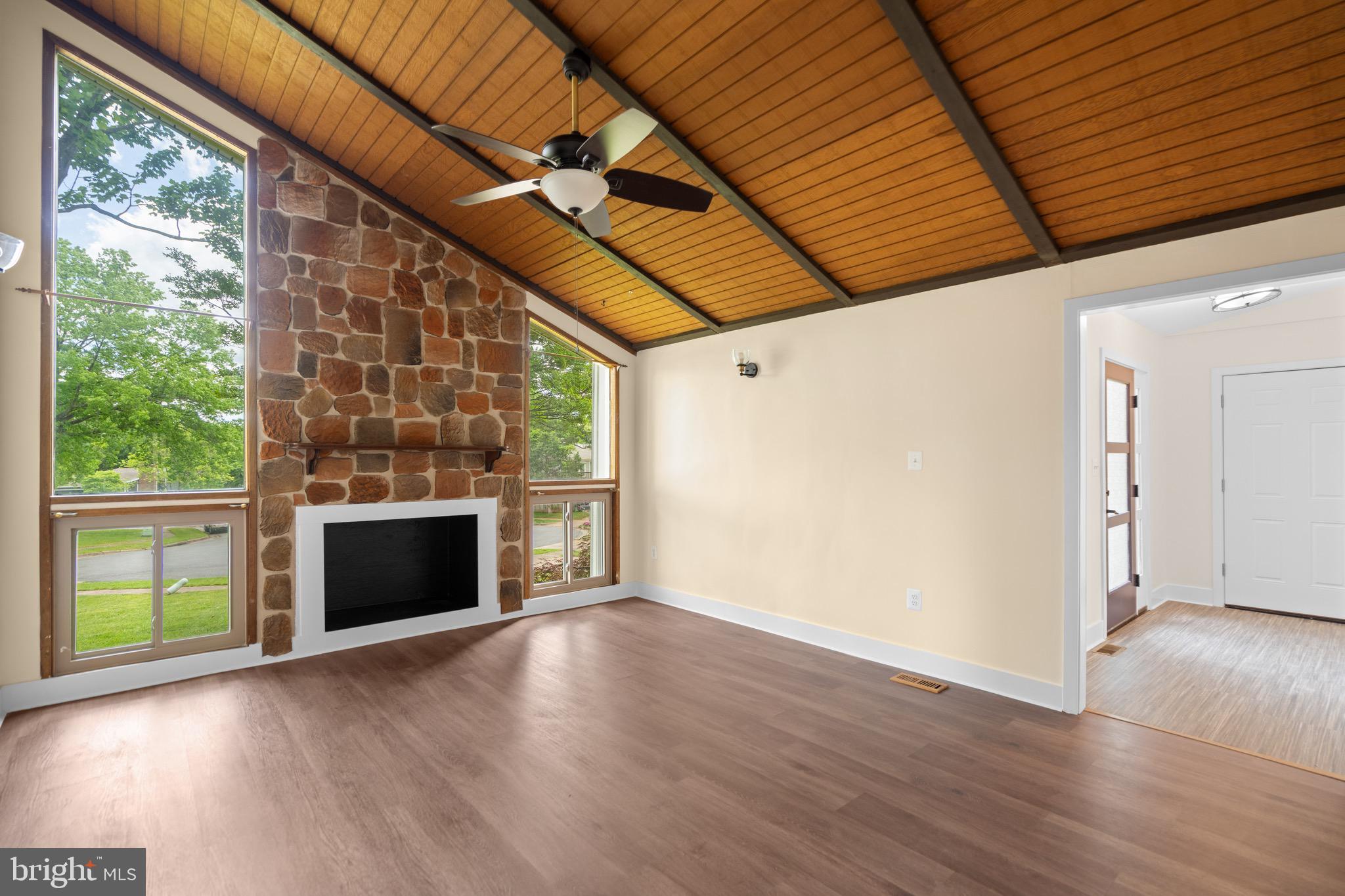 202 Nutmeg Ct