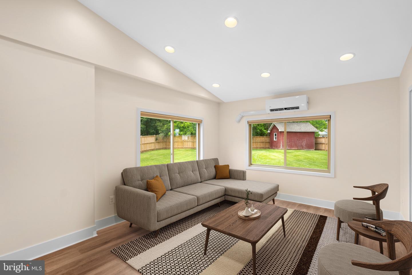 202 Nutmeg Ct