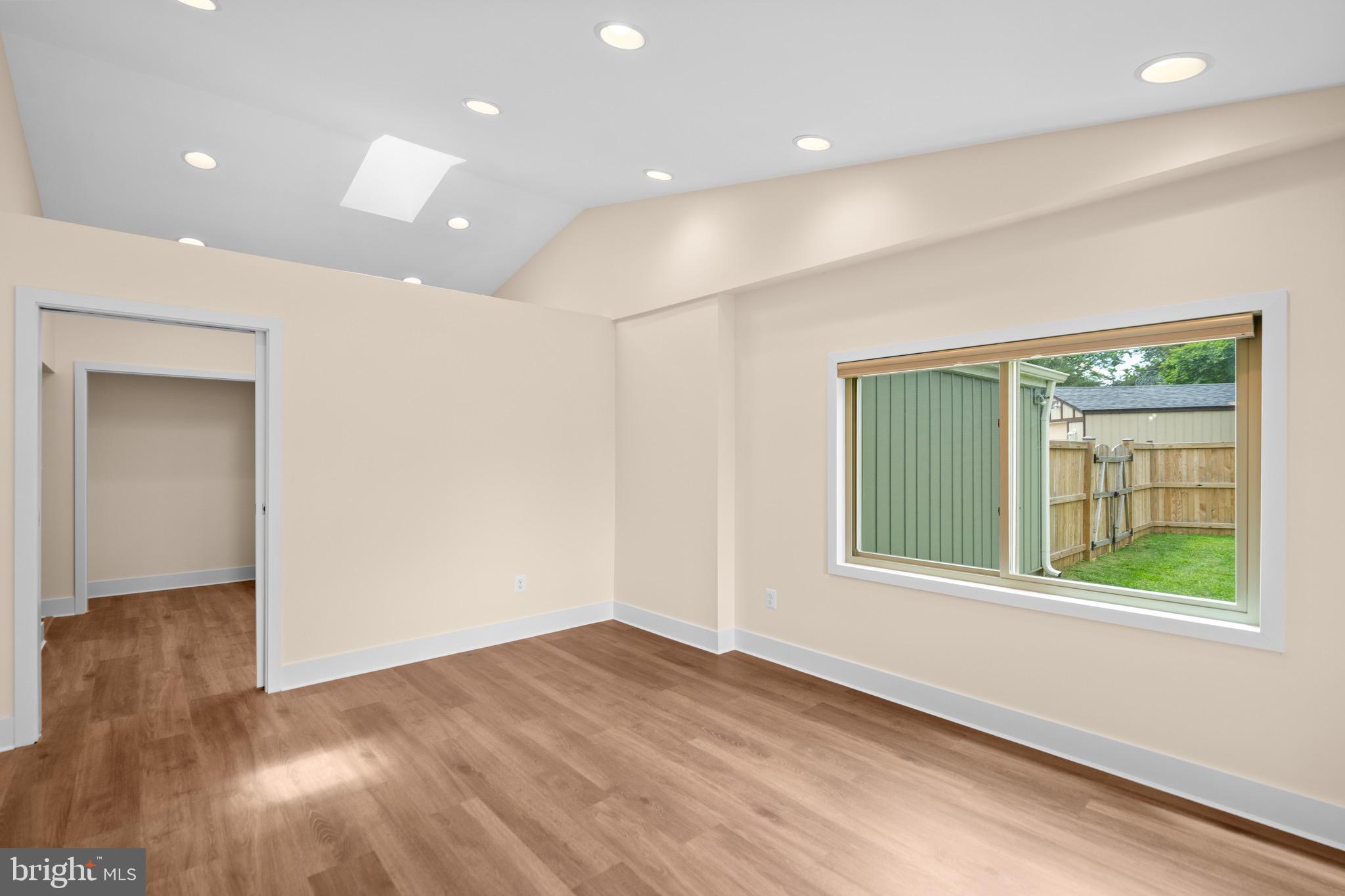 202 Nutmeg Ct
