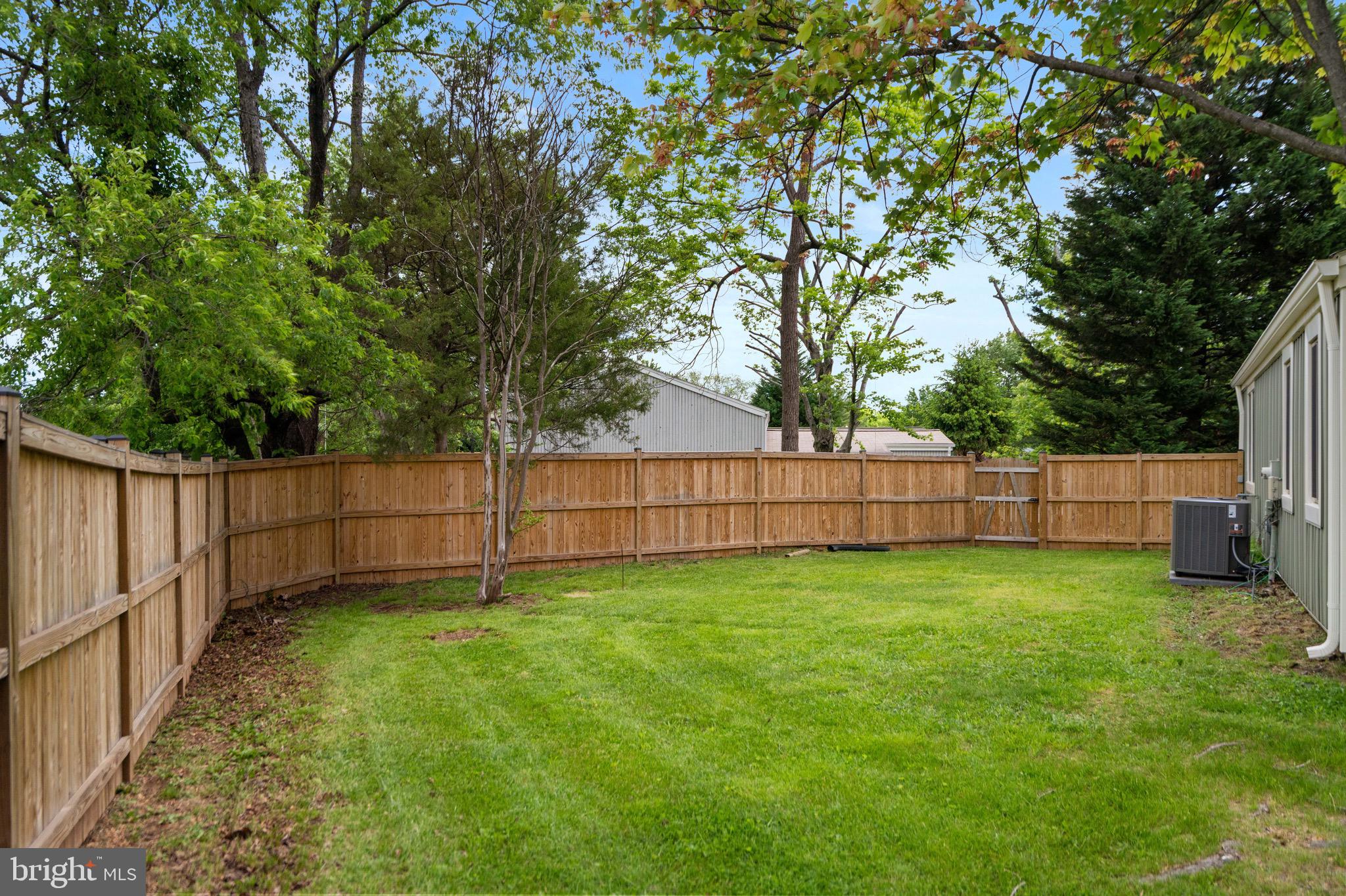 202 Nutmeg Ct