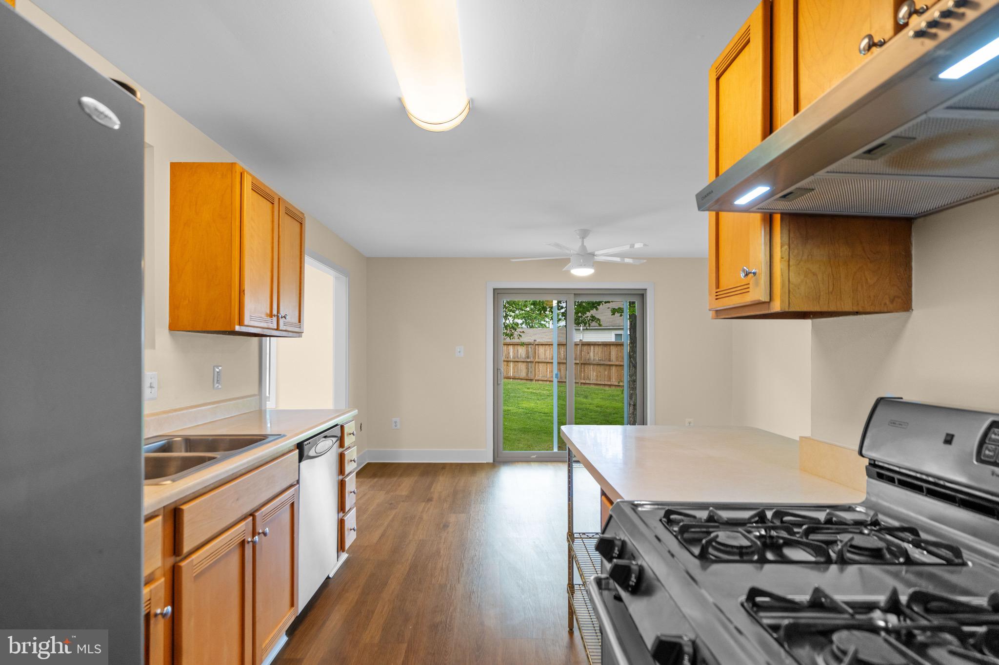 202 Nutmeg Ct