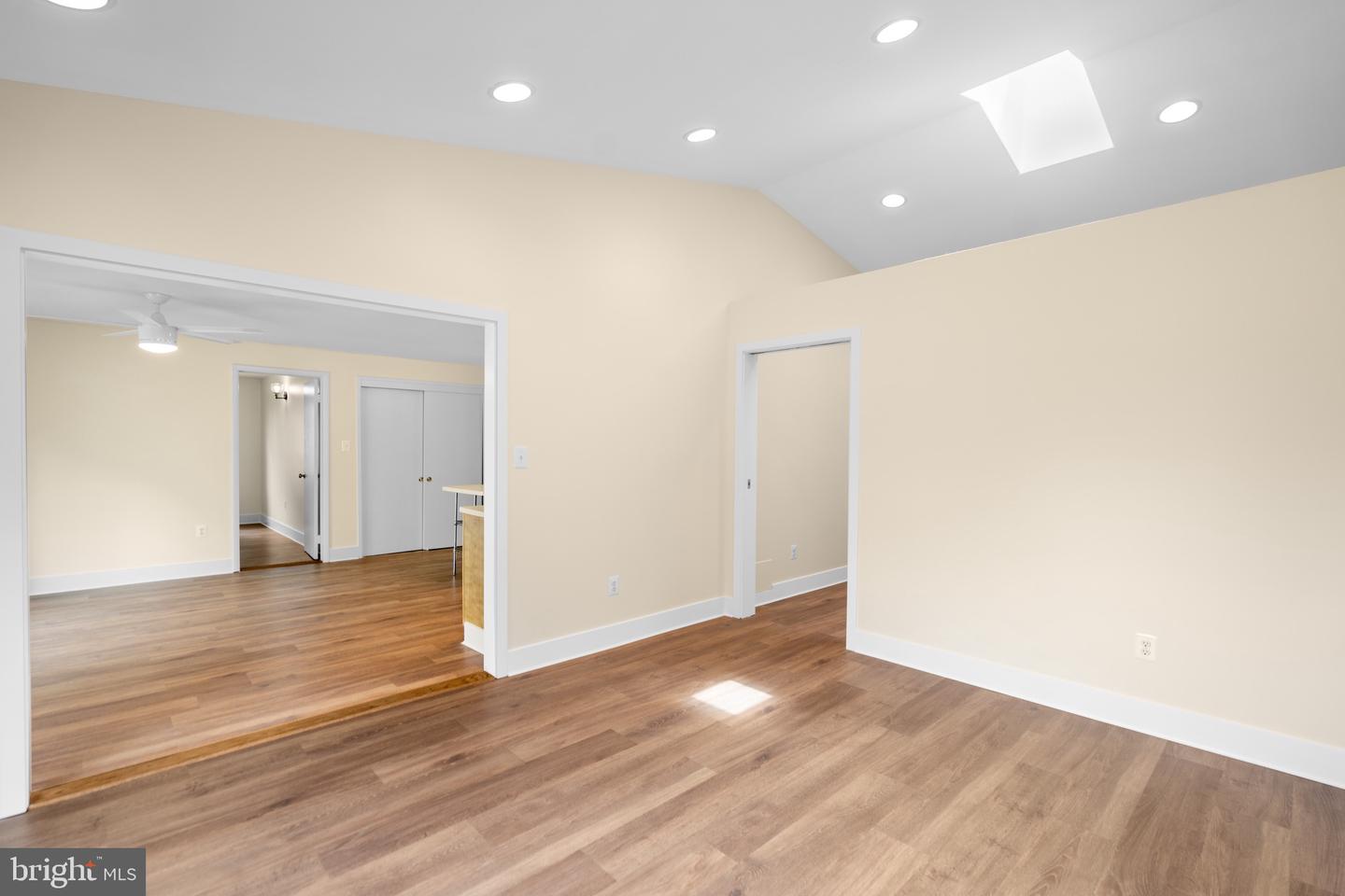 202 Nutmeg Ct