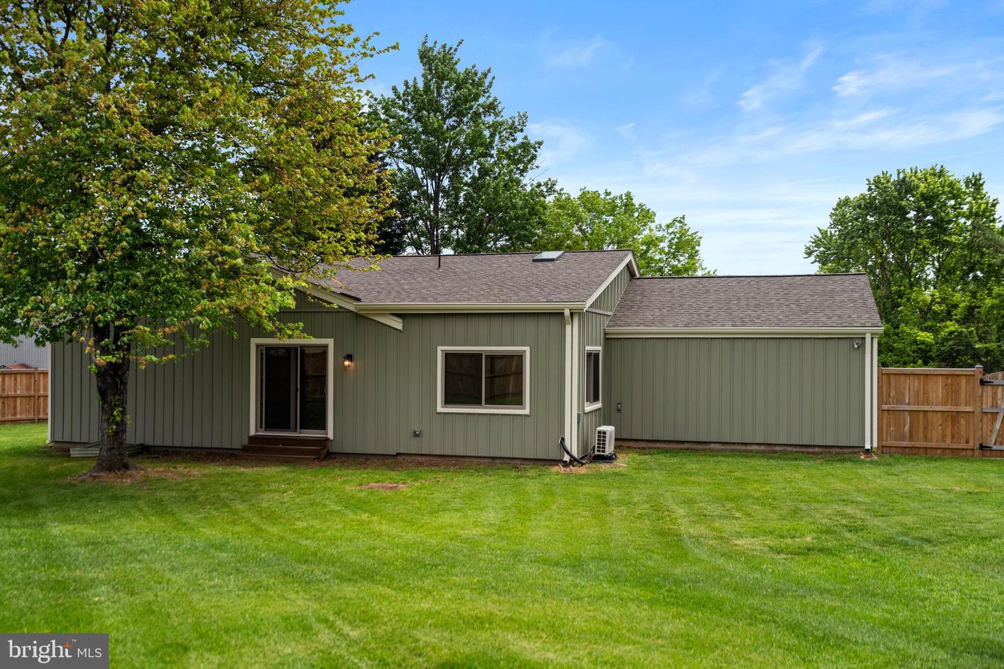 202 Nutmeg Ct