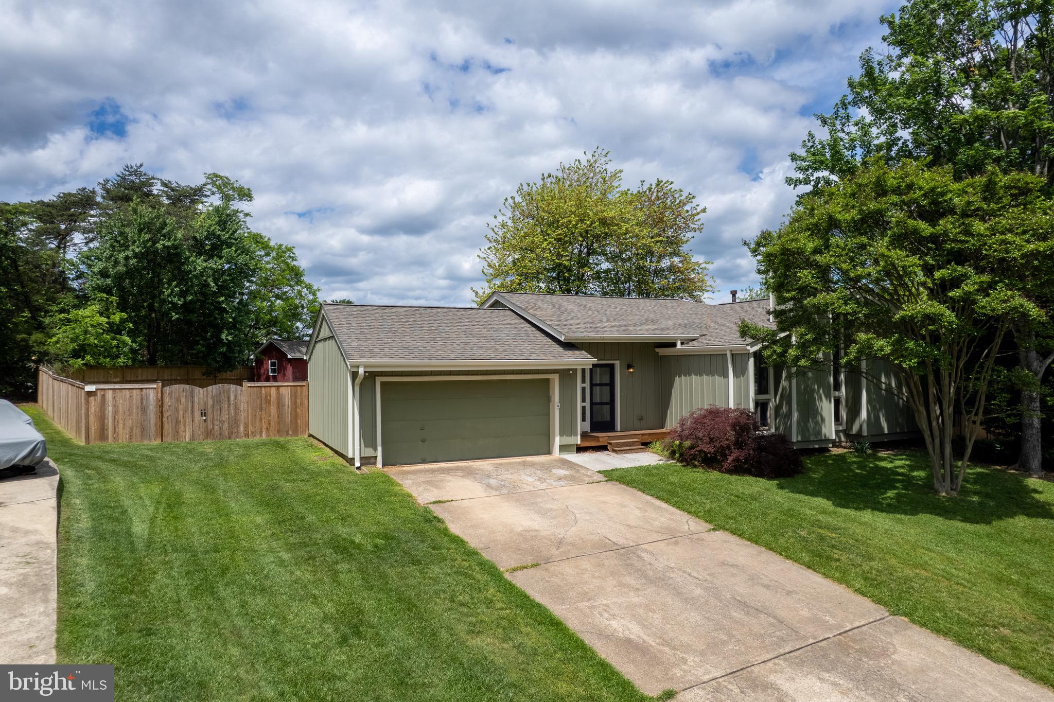 202 Nutmeg Ct