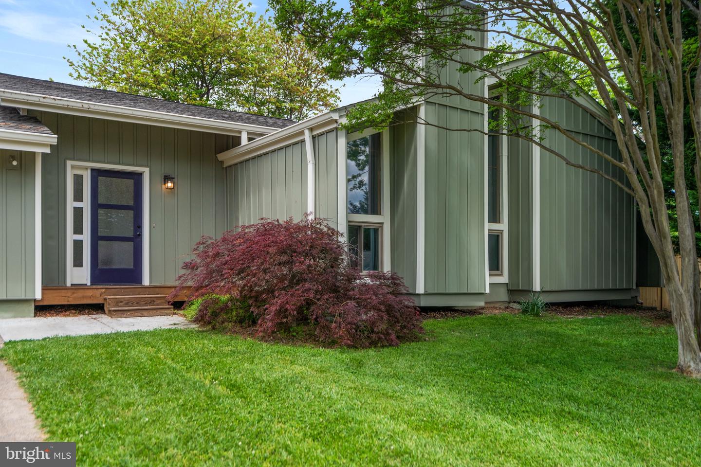 202 Nutmeg Ct