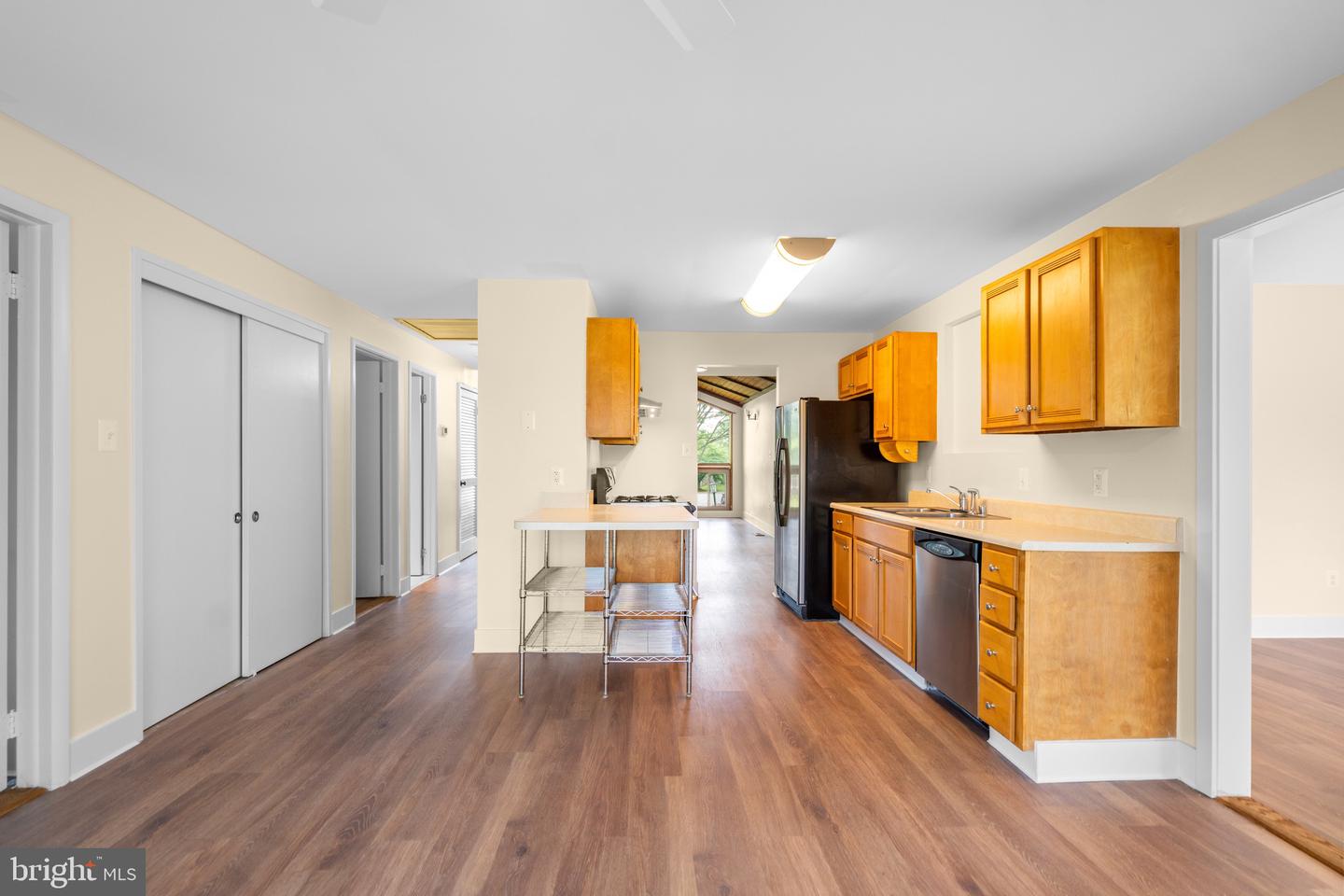 202 Nutmeg Ct