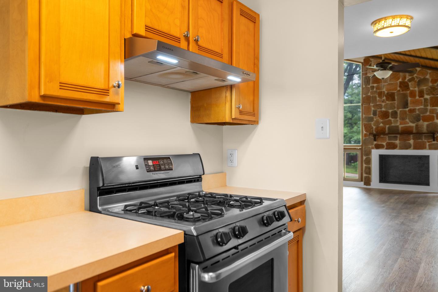 202 Nutmeg Ct