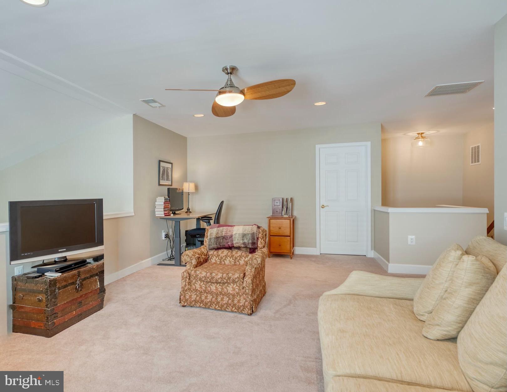 44458 Maltese Falcon Sq