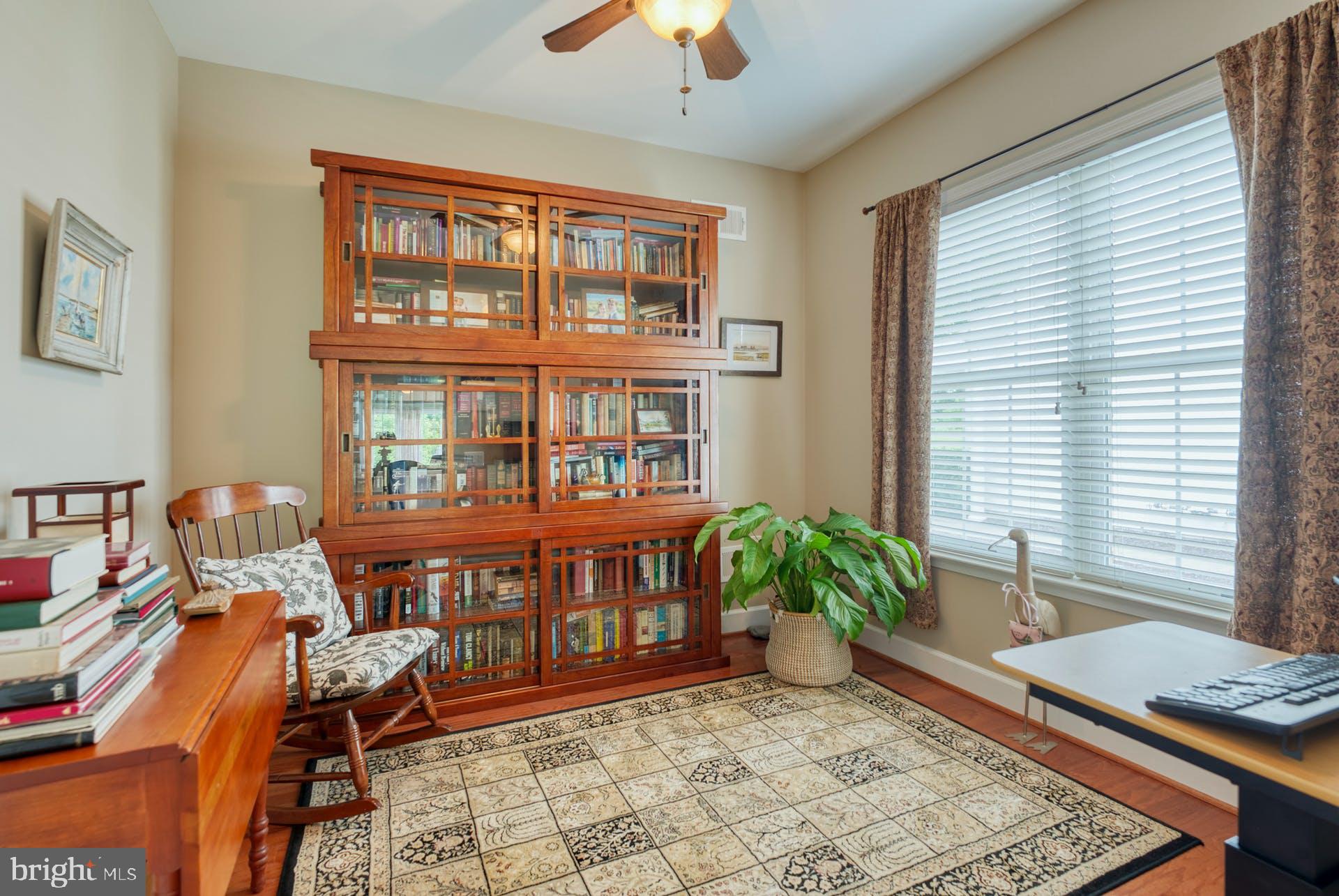 44458 Maltese Falcon Sq
