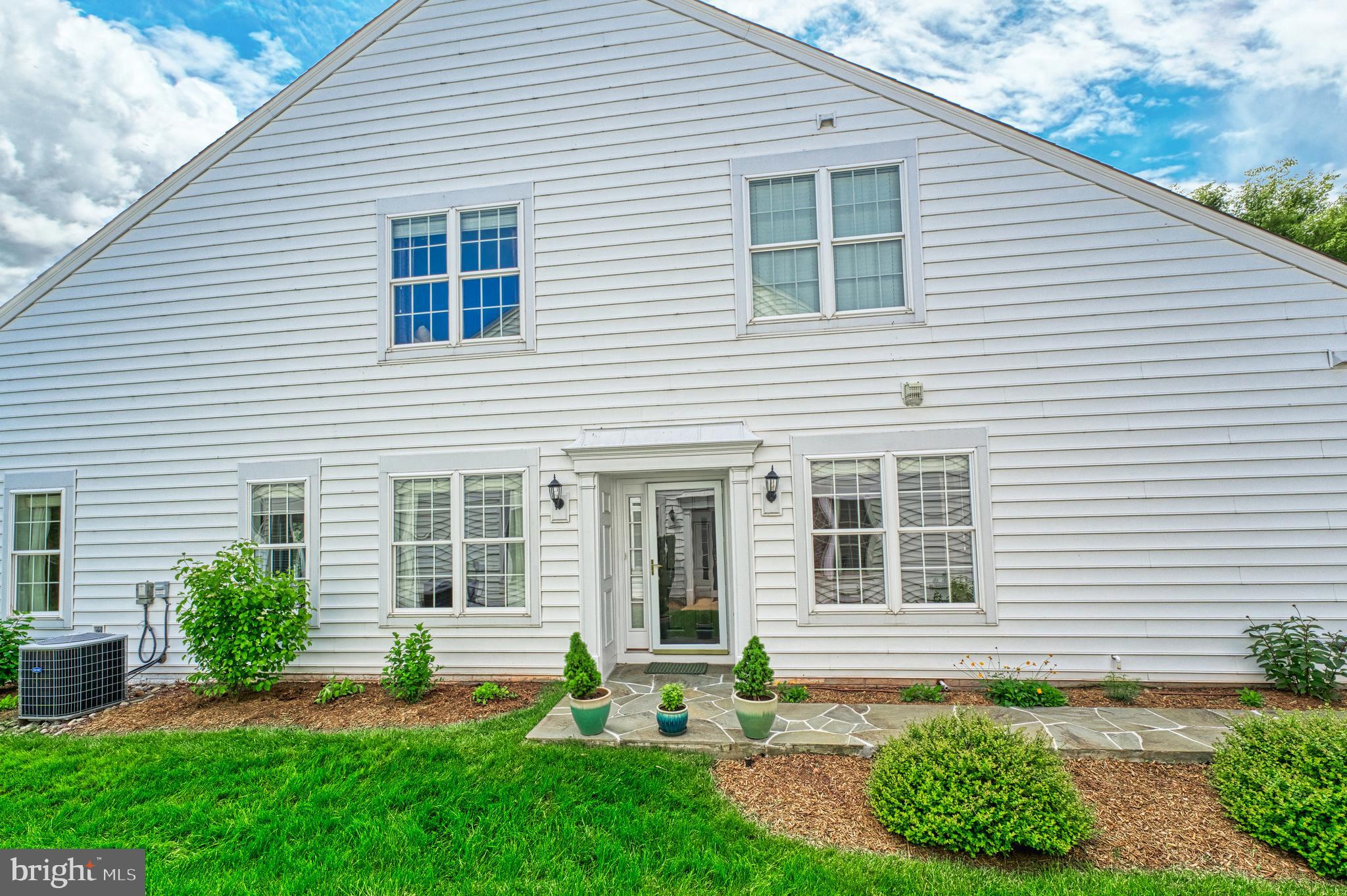 44458 Maltese Falcon Sq