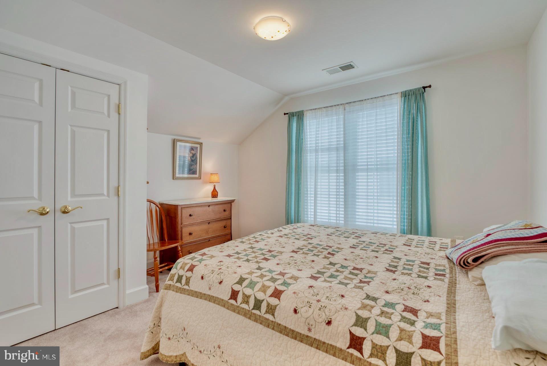 44458 Maltese Falcon Sq