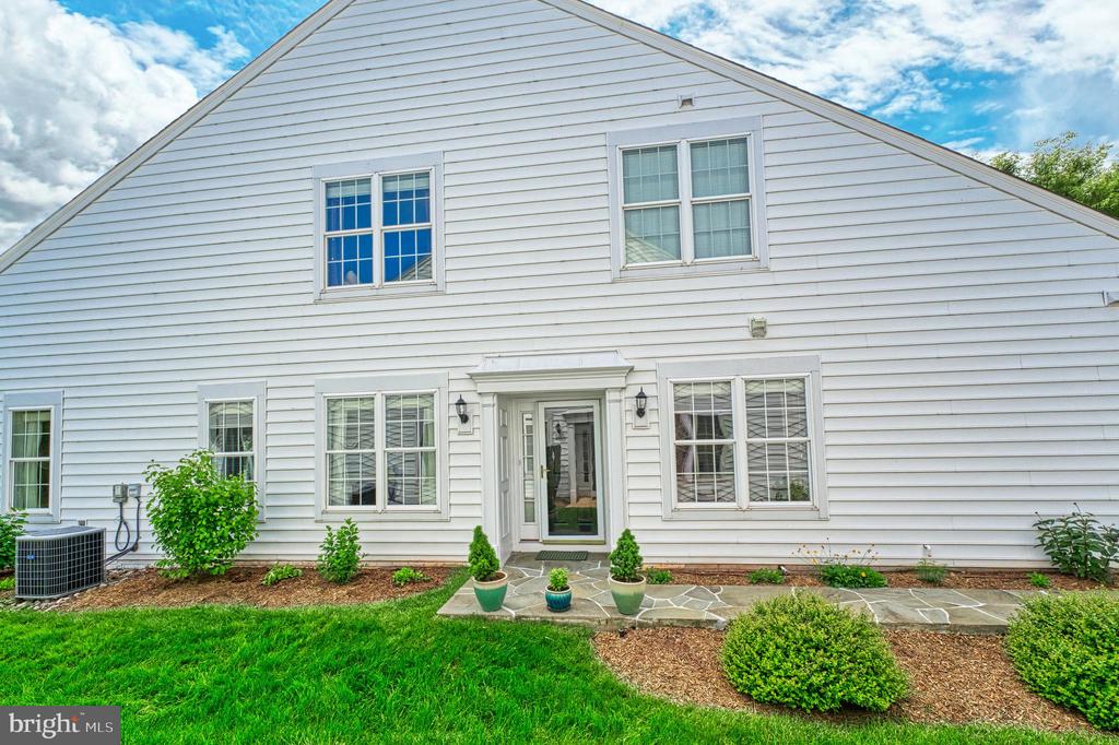 44458 Maltese Falcon Sq