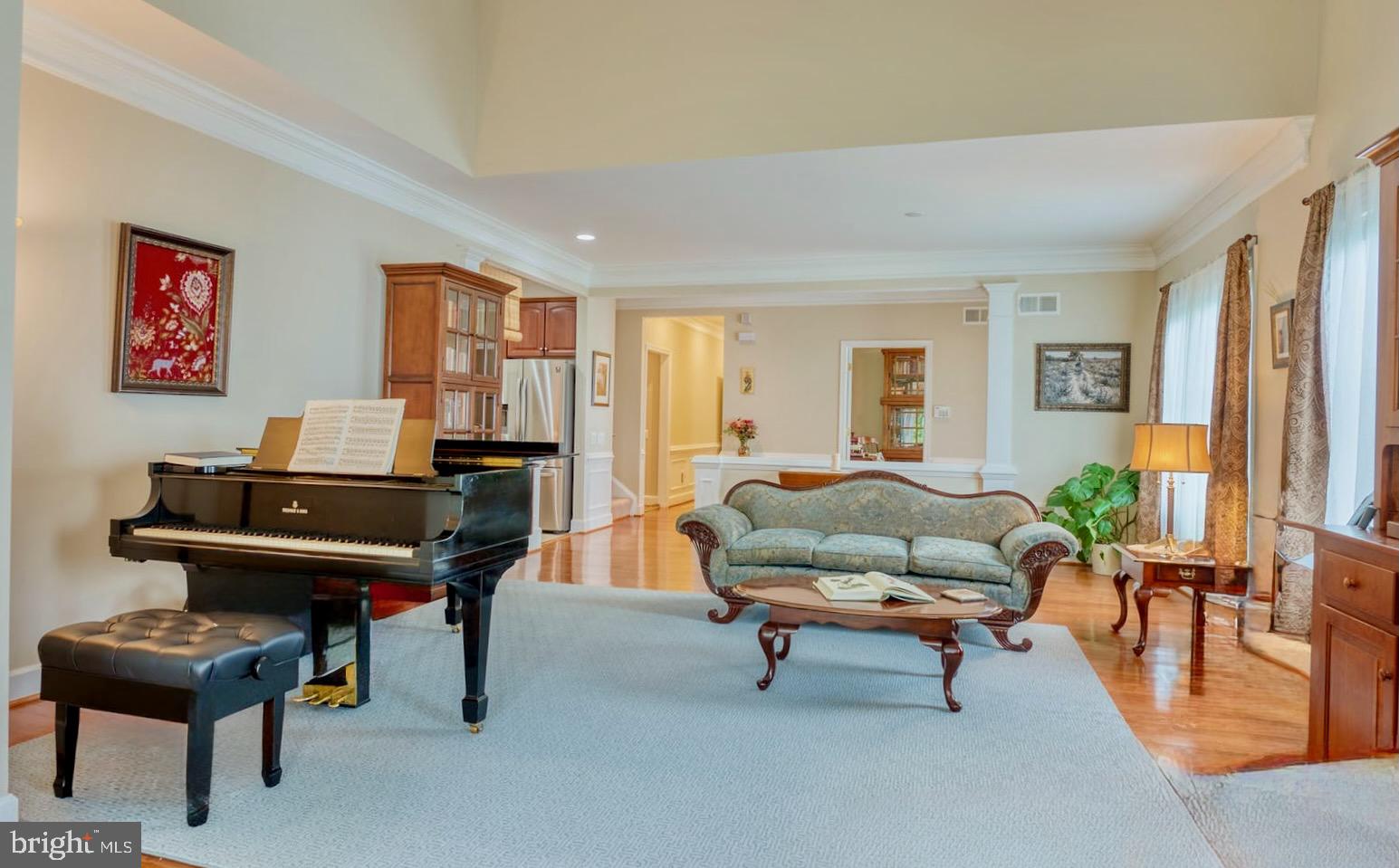 44458 Maltese Falcon Sq