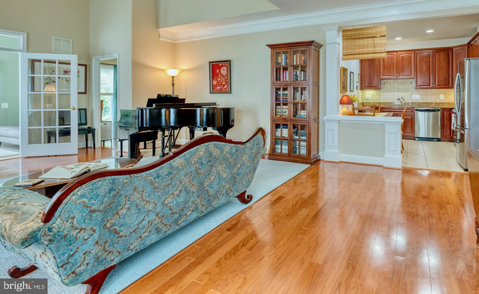 44458 Maltese Falcon Sq