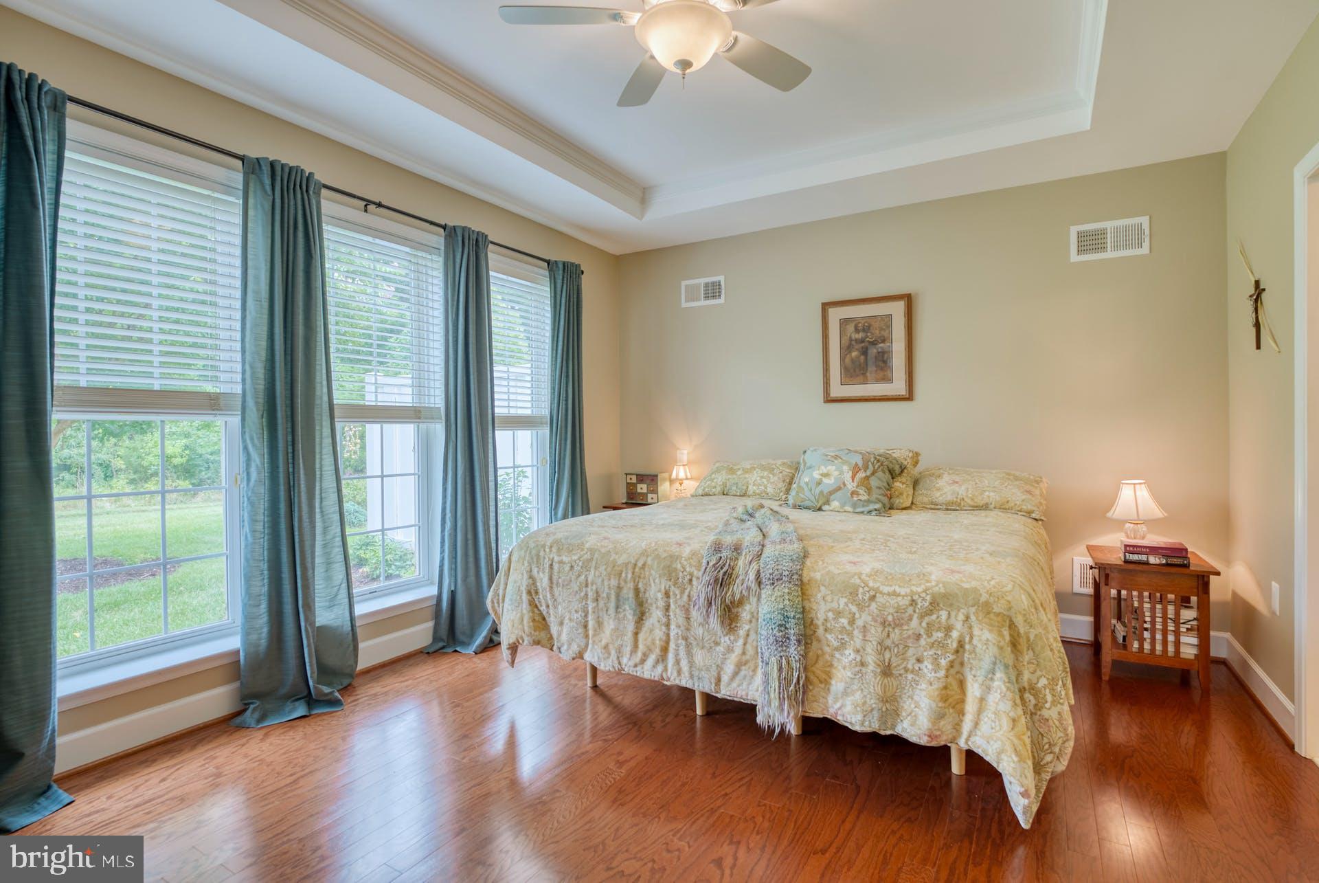 44458 Maltese Falcon Sq