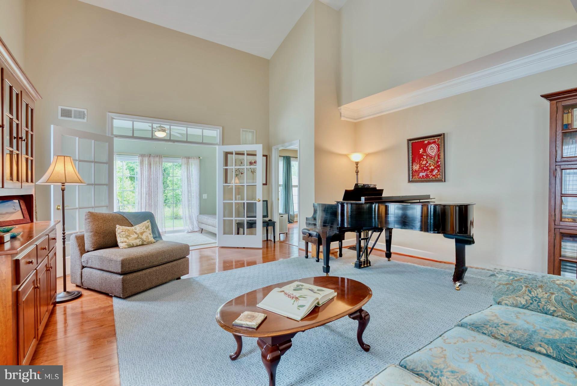 44458 Maltese Falcon Sq