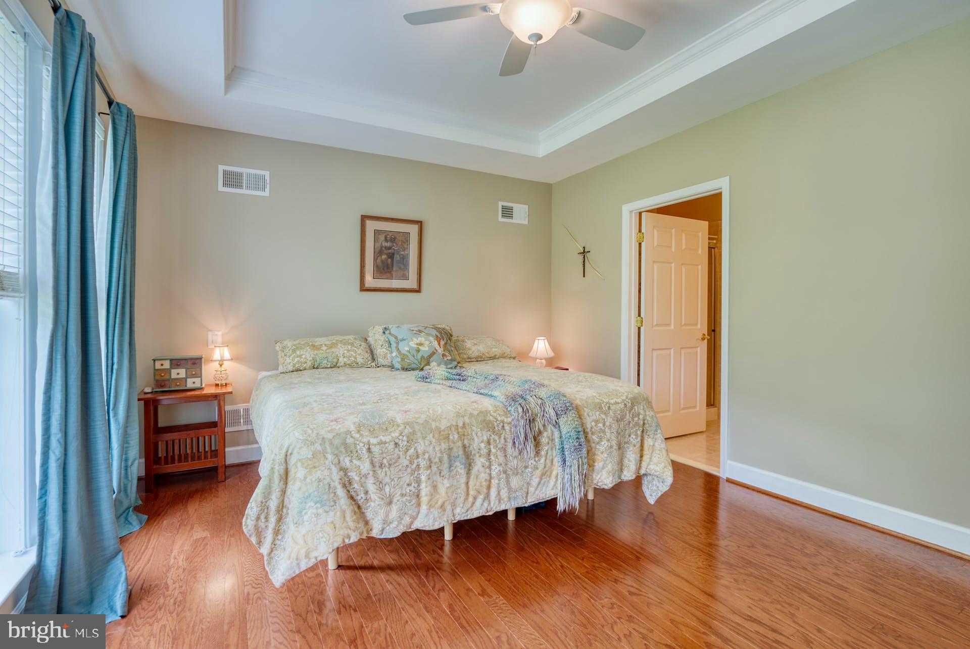 44458 Maltese Falcon Sq