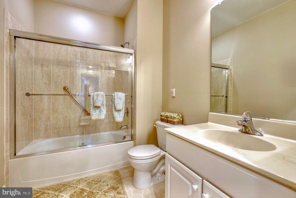 44458 Maltese Falcon Sq
