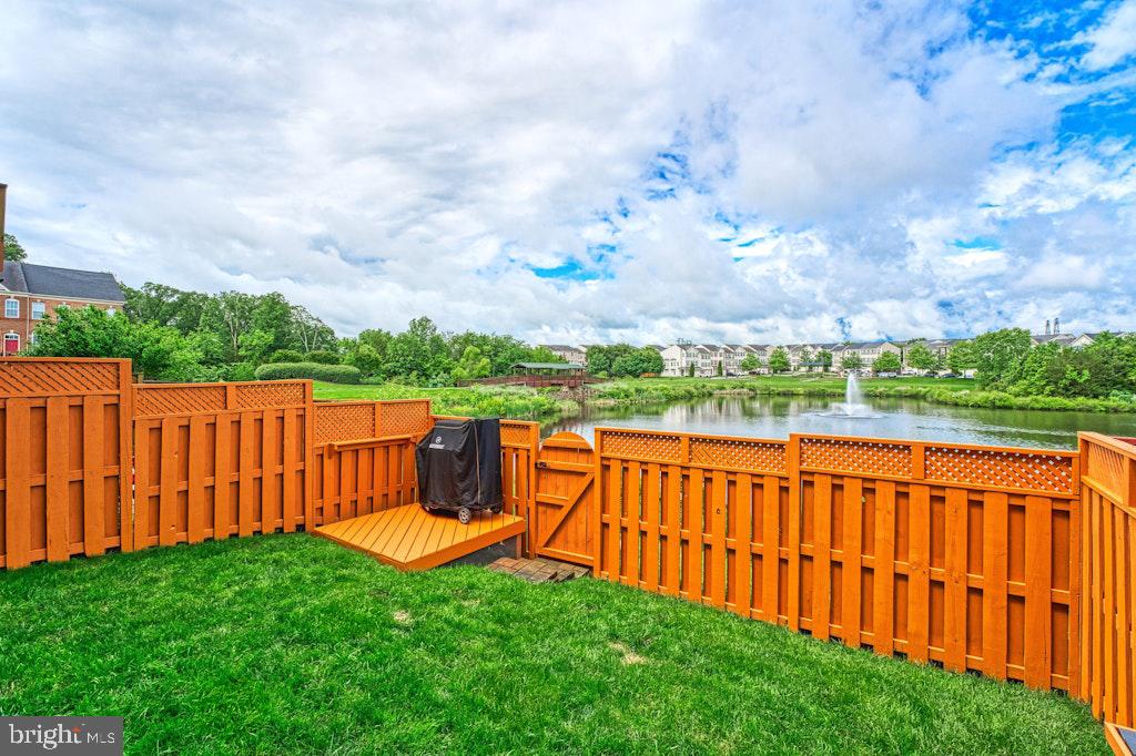 25119 Sweetspire Sq