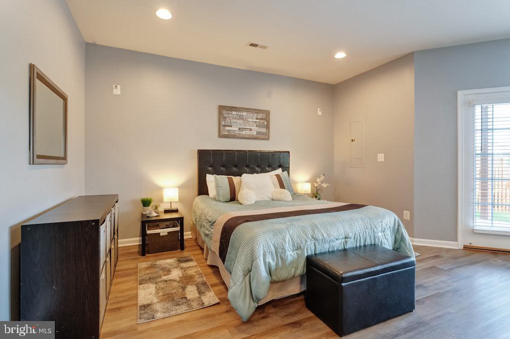 25119 Sweetspire Sq
