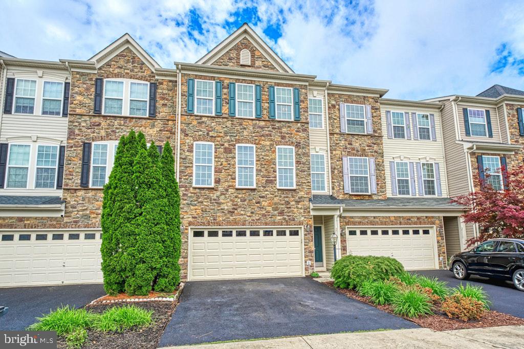 25119 Sweetspire Sq