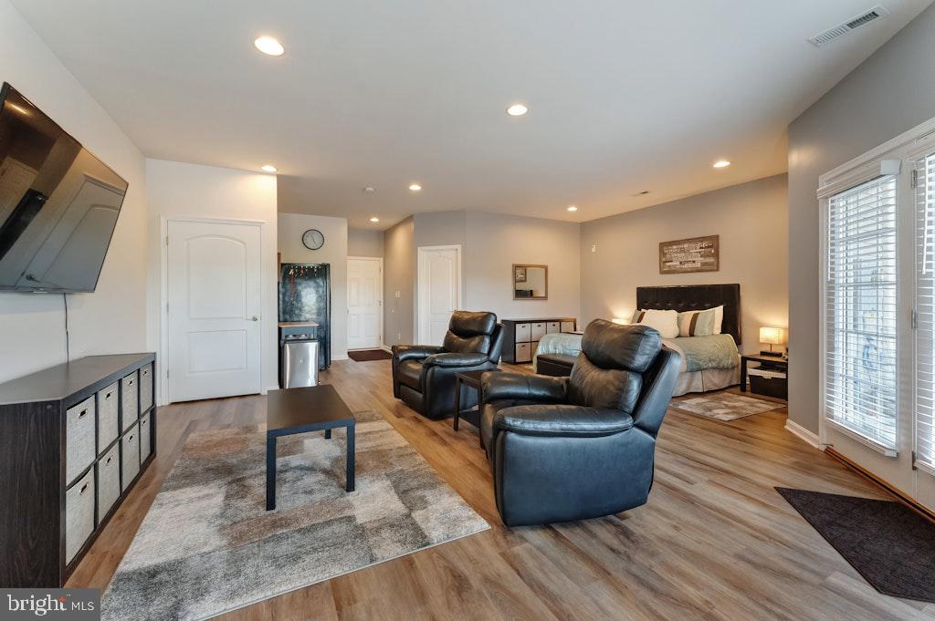 25119 Sweetspire Sq