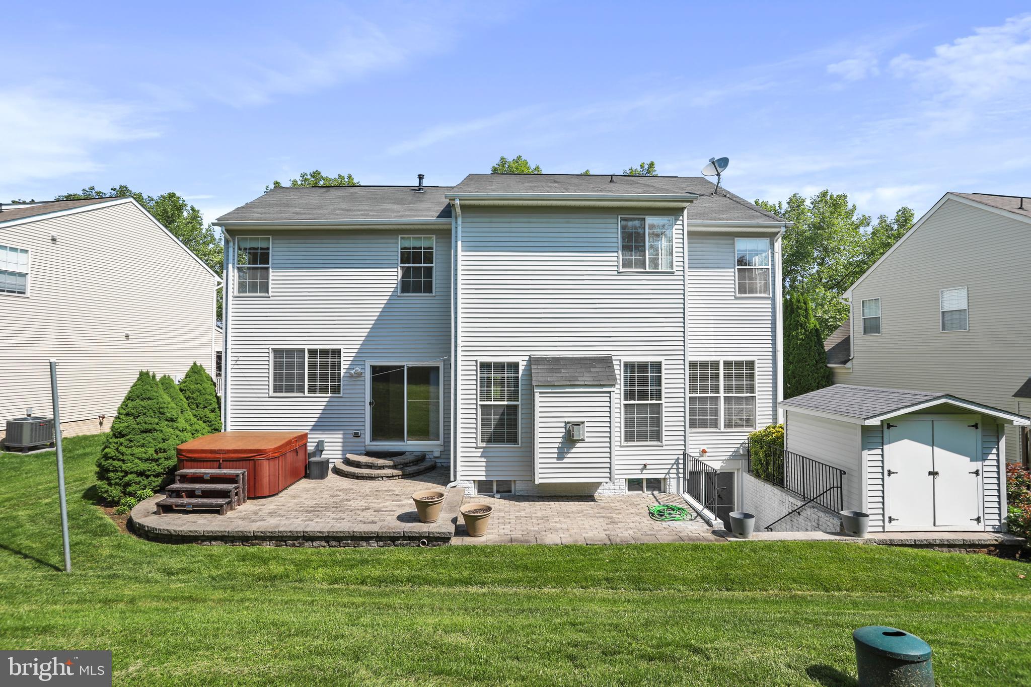 228 E King James St