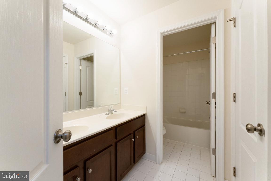 25120 SWEET MYRTLE SQUARE
