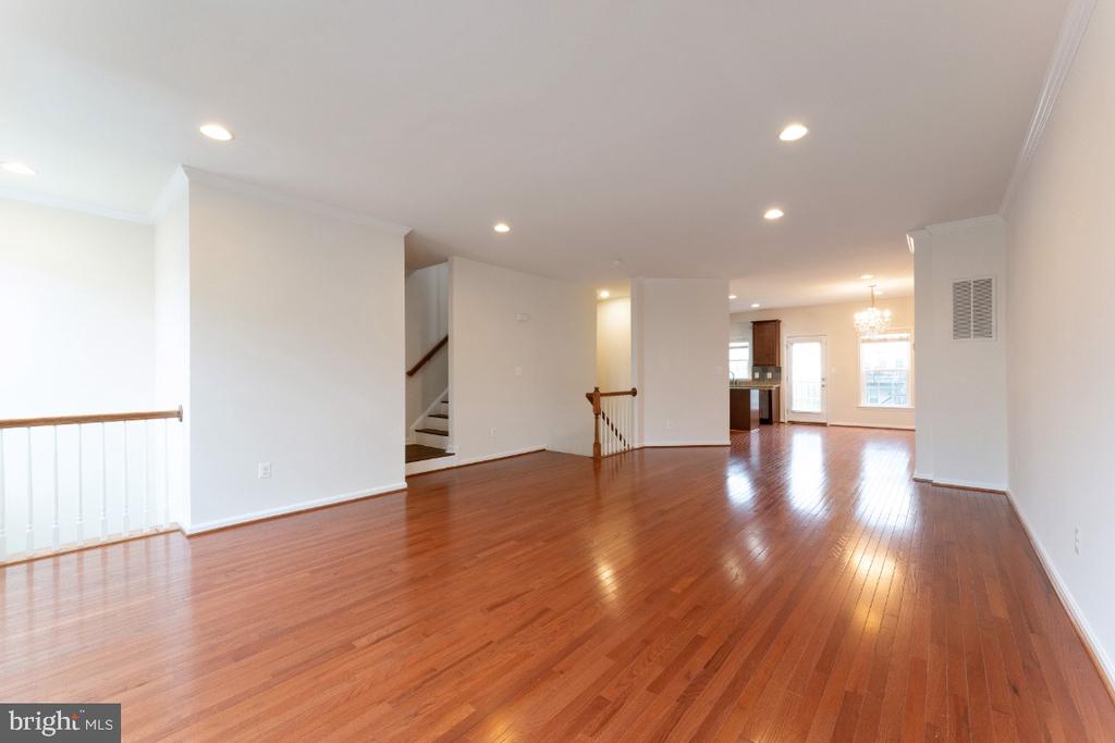 25120 SWEET MYRTLE SQUARE
