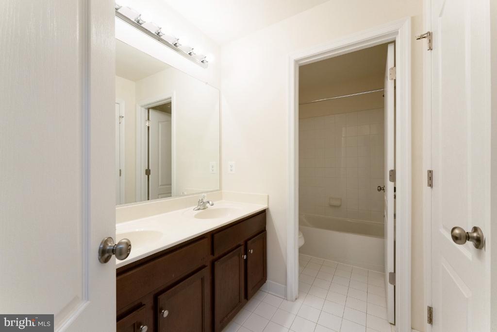 25120 SWEET MYRTLE SQUARE