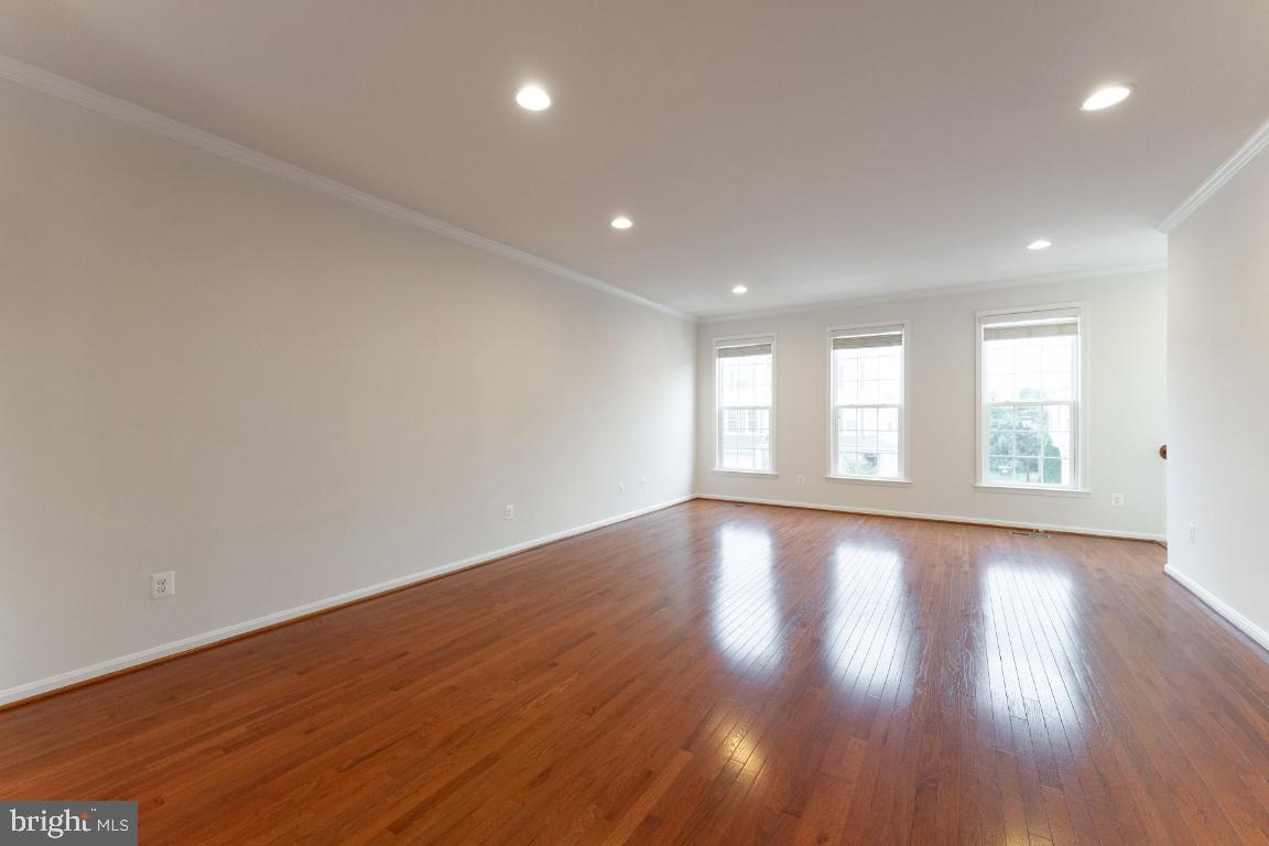 25120 SWEET MYRTLE SQUARE