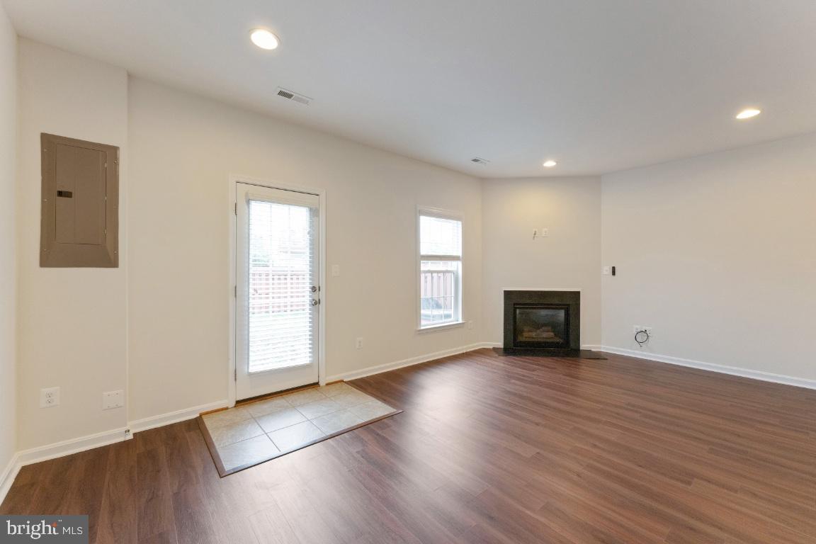 25120 SWEET MYRTLE SQUARE
