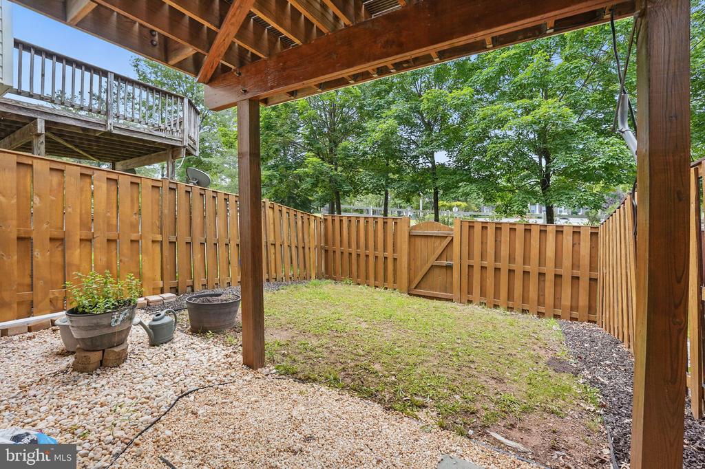 21748 Kings Crossing Ter