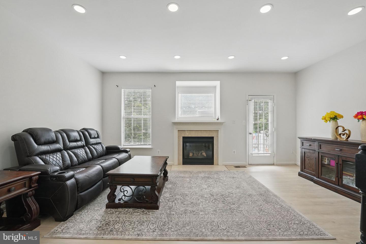 21748 Kings Crossing Ter