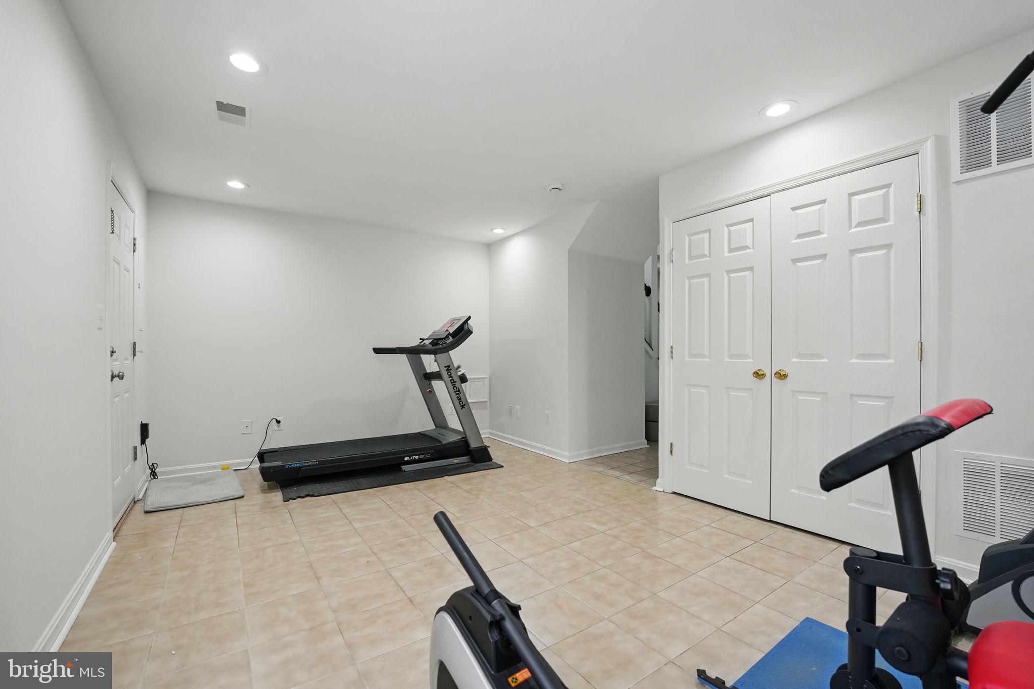 21748 Kings Crossing Ter