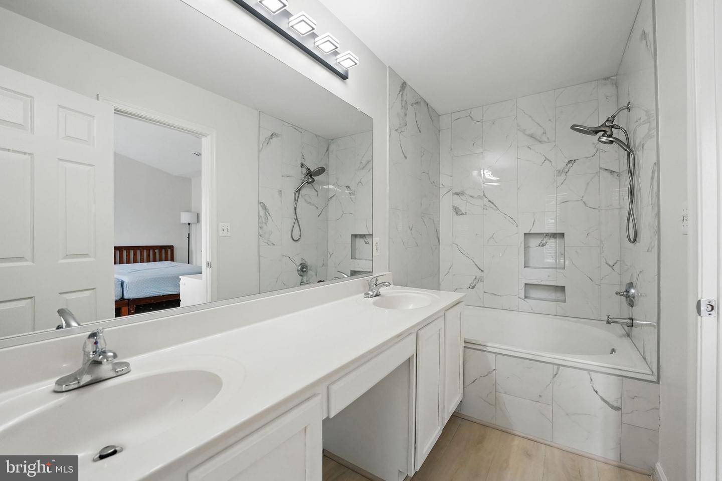 21748 Kings Crossing Ter