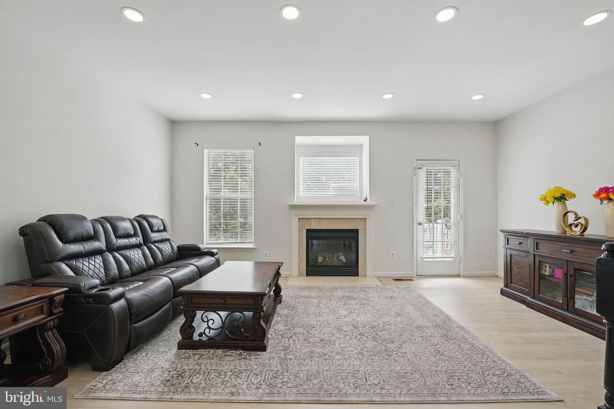 21748 Kings Crossing Ter