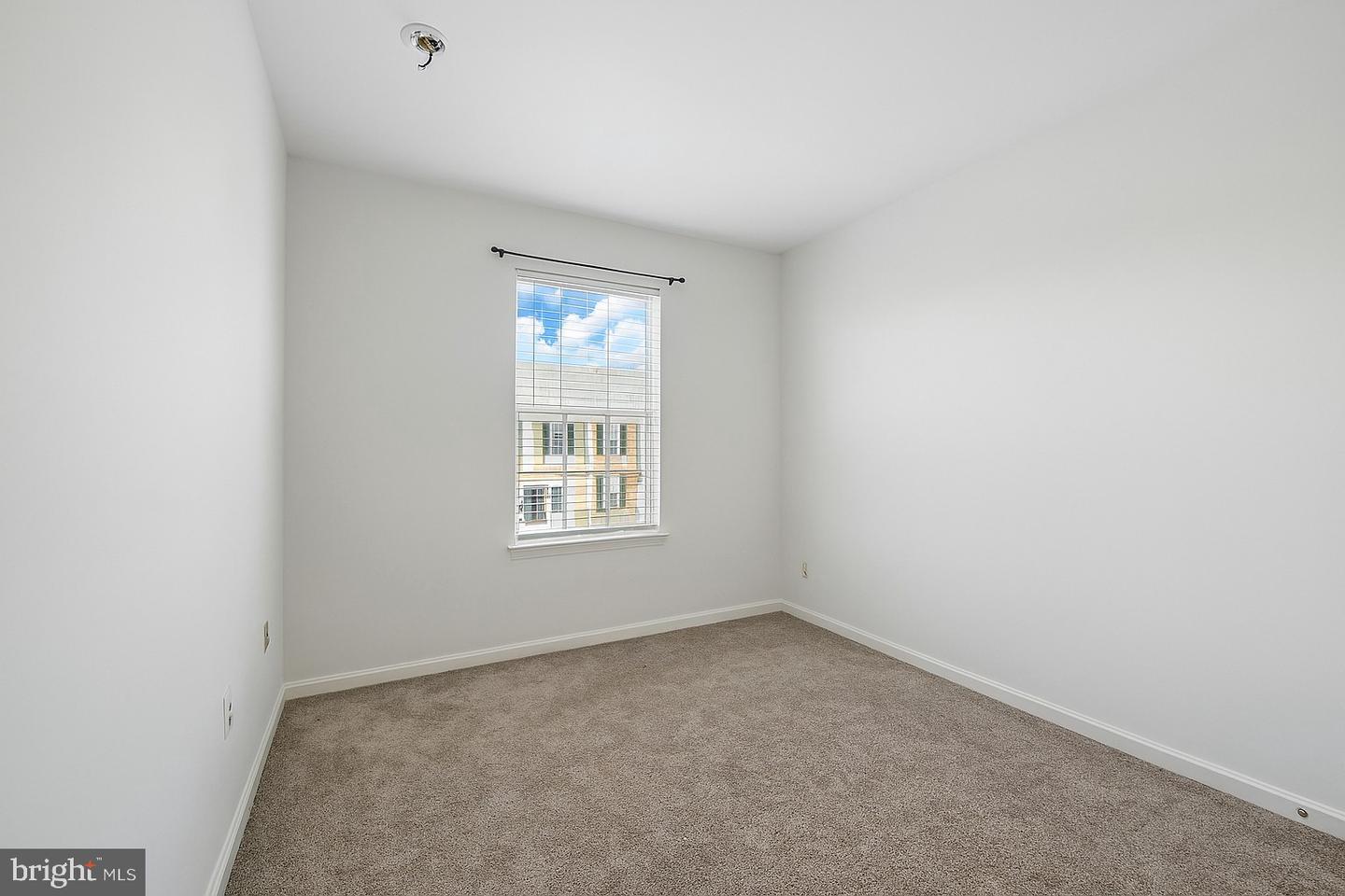 21748 Kings Crossing Ter