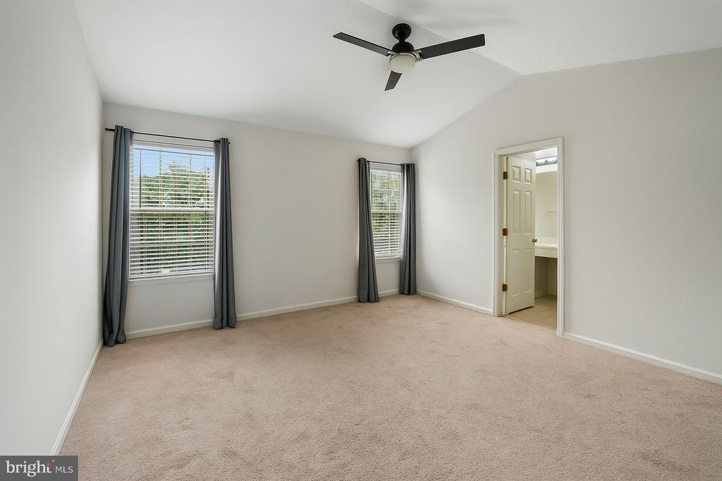 21748 Kings Crossing Ter