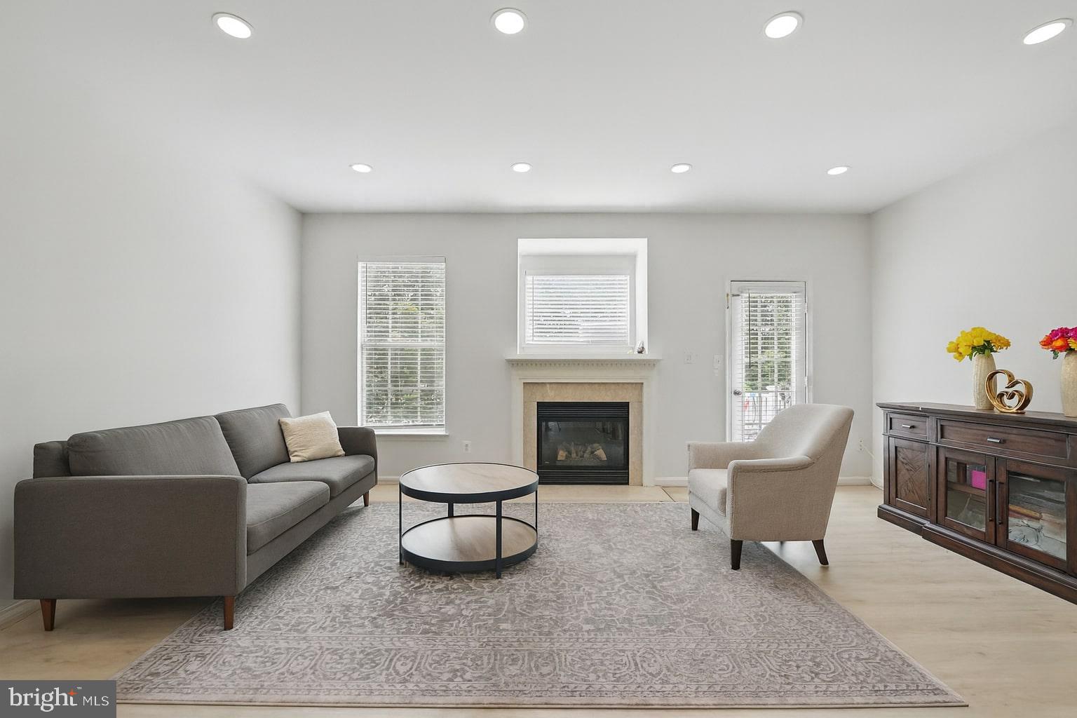 21748 Kings Crossing Ter