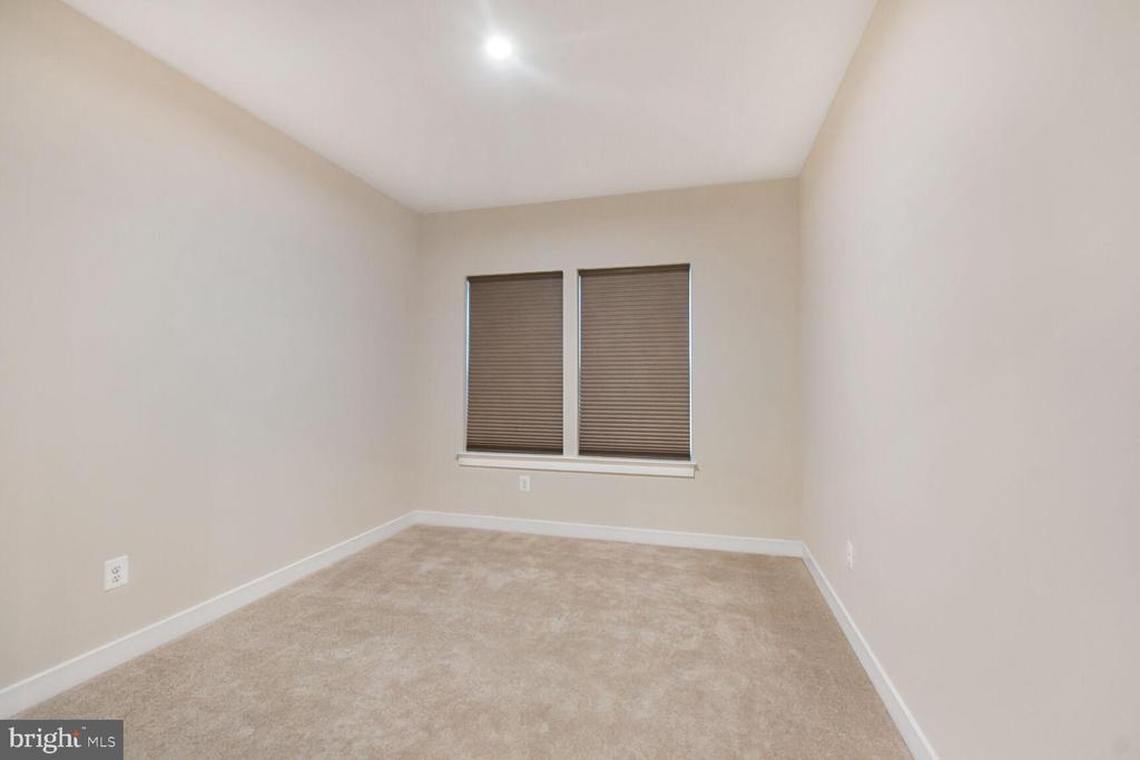 21460 MOUNT STERLING TER #103