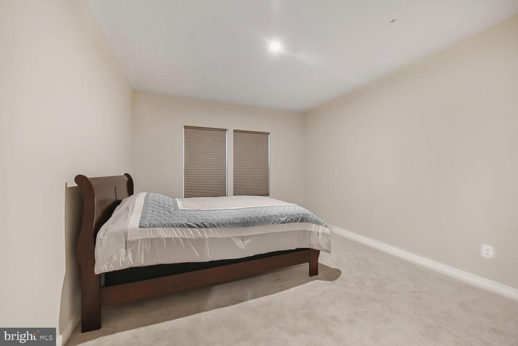 21460 MOUNT STERLING TER #103