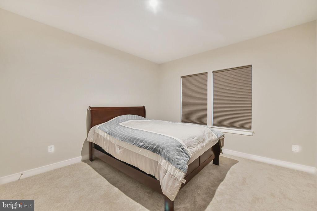 21460 MOUNT STERLING TER #103