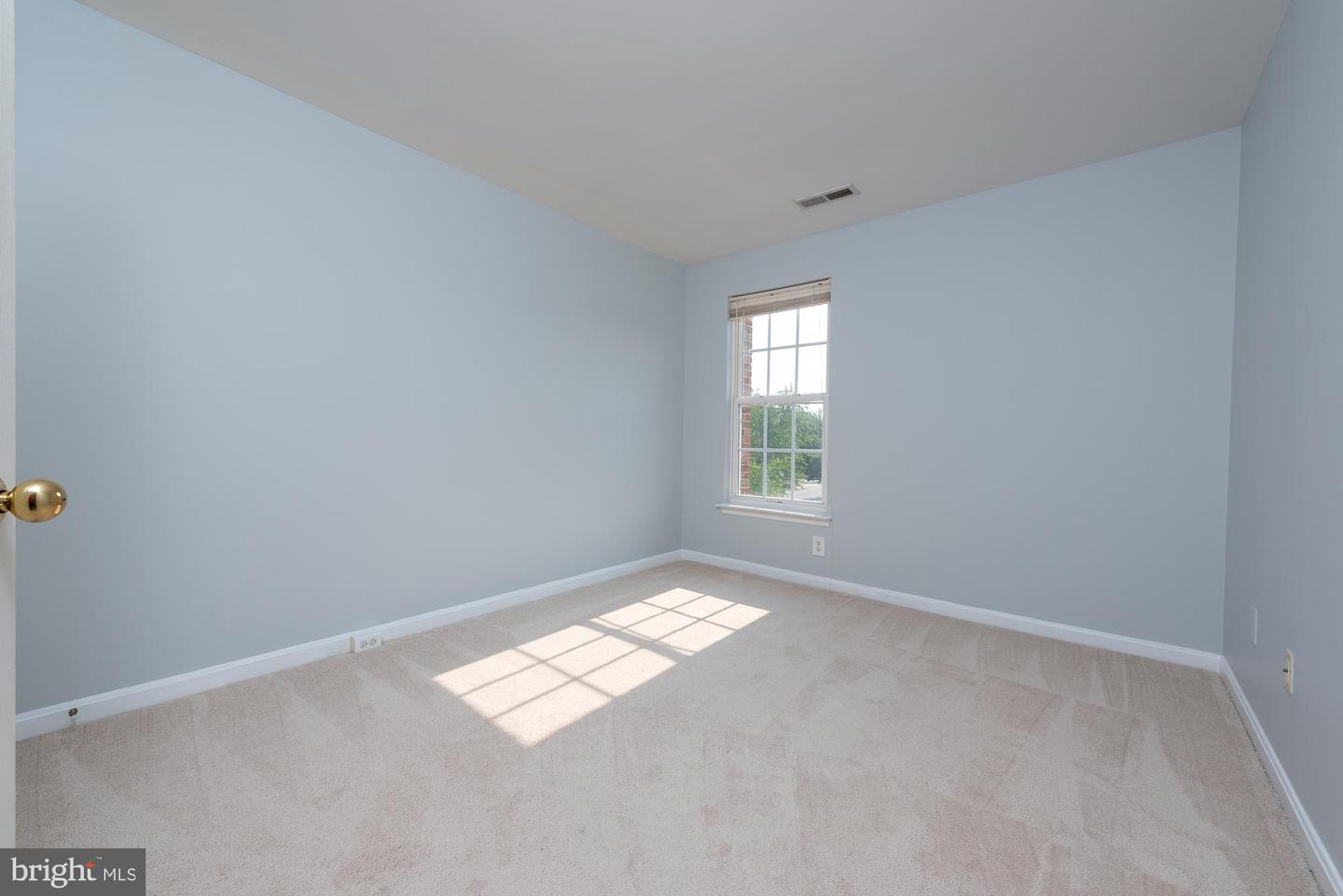 42724 ROLLING ROCK SQ