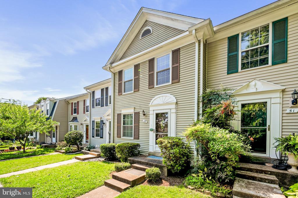 49 Huntley Ct