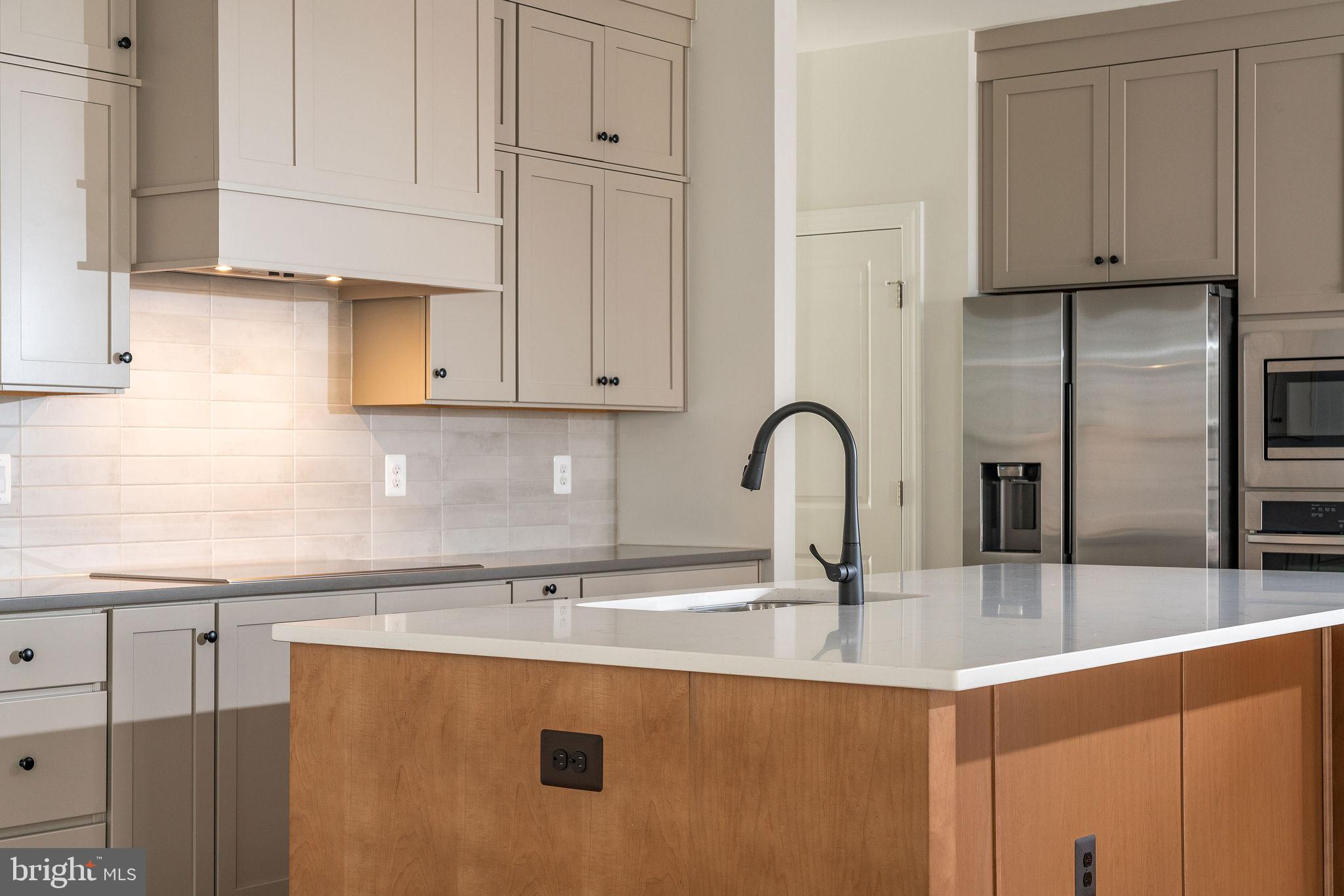 43089 Greeley Sq