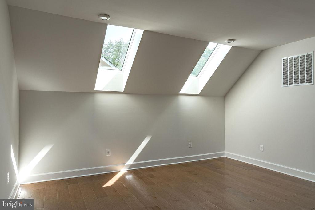 43089 Greeley Sq