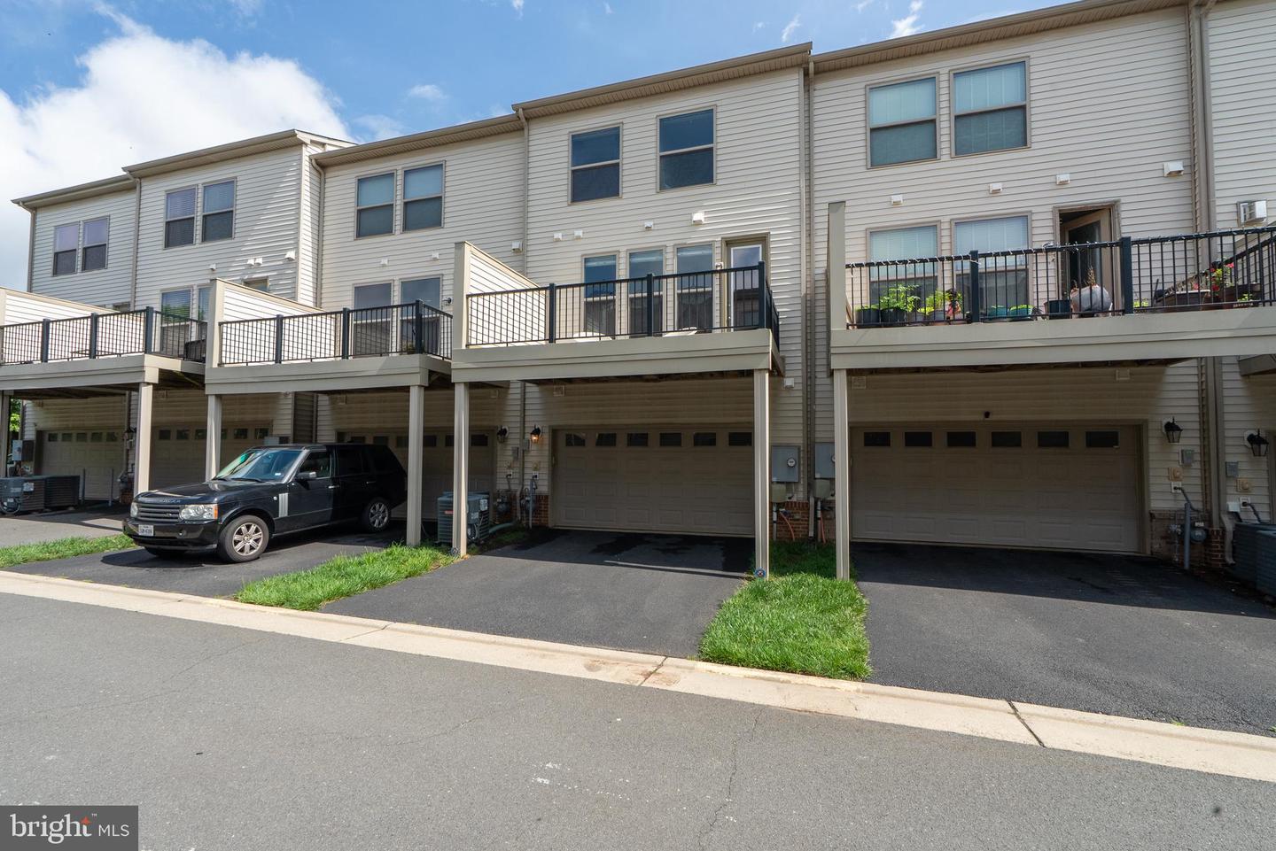 23393 Epperson Sq