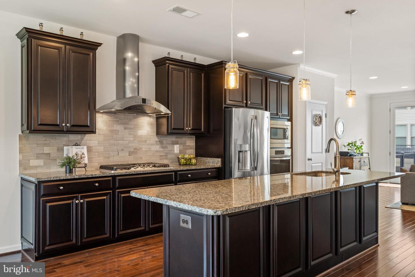 23393 Epperson Sq
