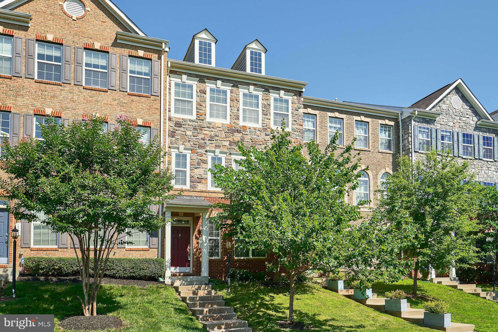 1598 KINNAIRD TER NE